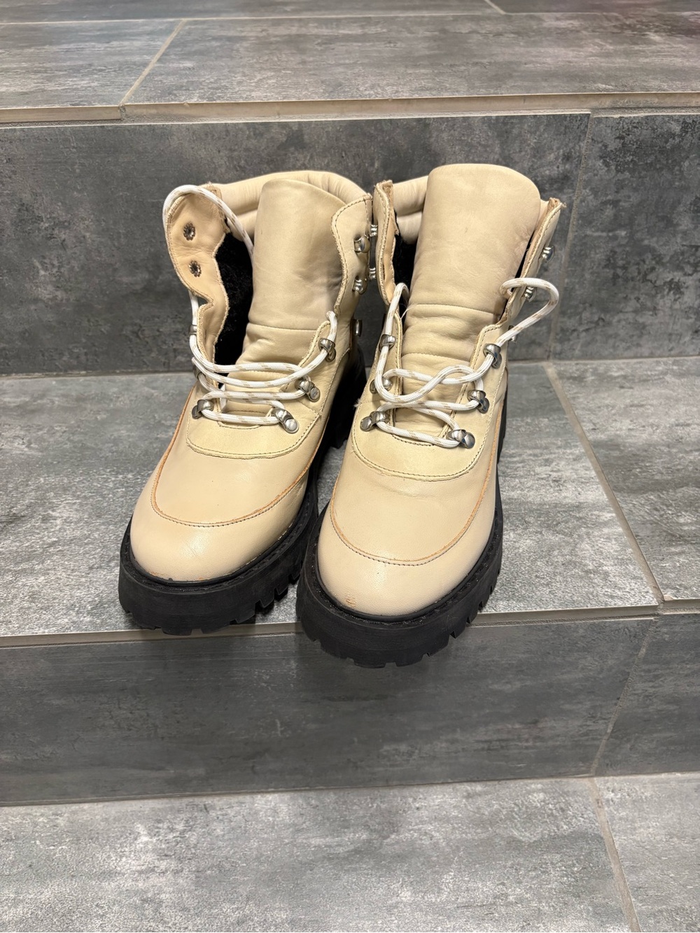 & Other Stories White Boots Women's Size 8/EUR 38 Hiking All Weather Leather